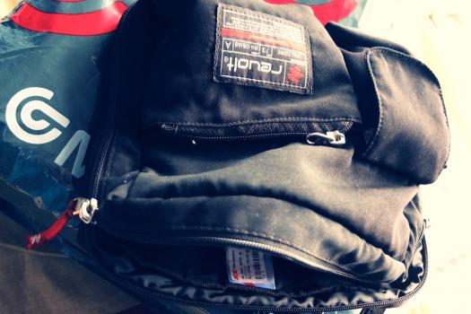 Tas Hitam Kecil Dekil